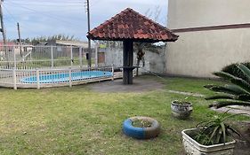 Casa com piscina foi toda reformada venha conferir